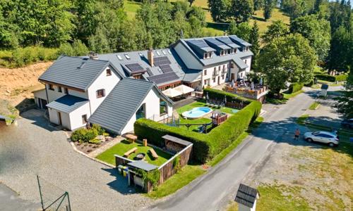 Jeseníky a Králický Sněžník: Horský hotel Sněženka *** s polopenzí, 2 bazény a vířivkou + bowling a hřiště