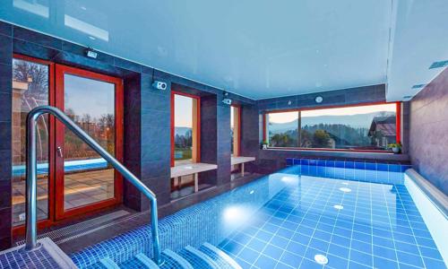 Jeseníky: Hotel Slunný dvůr *** s polopenzí, vstupem do wellness každý den (bazén, vířivka) + parafínový zábal