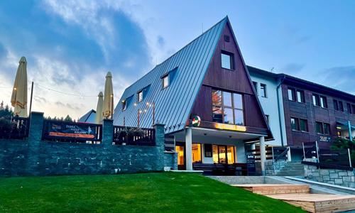 Jeseníky: Malá Morávka ve 3* Hotelu Brans s polopenzí a wellness (vířivka, sauna) + pivní lázeň a letní bazén