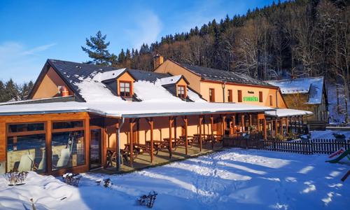 Jeseníky u skiareálů v Penzionu Stonožka s polopenzí + bazén, privátní vstup do sauny či vířivky a pivní lázeň