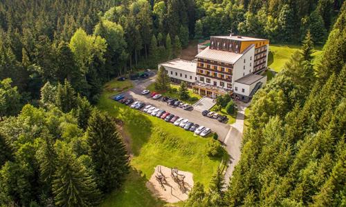 Jeseníky v Hotelu Kamzík *** s polopenzí a neomezeným wellness s bazénem a 7 saunami + sportovní vyžití