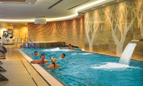 Jizerské hory: Přepychový Hotel Antonie **** s polopenzí, neomezeným vstupem do wellness a sportovní zónou