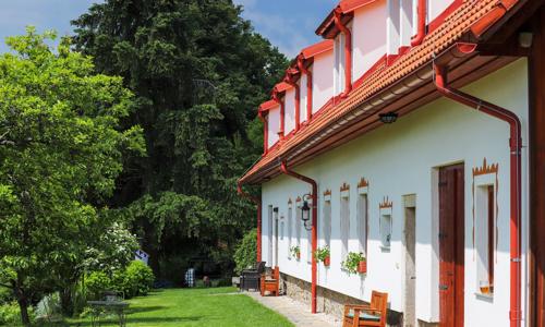 Jižní Čechy nedaleko Českého Krumlova v Penzionu Hájenka hraběte Buquoye se snídaňovým košíkem + zapůjčení kol