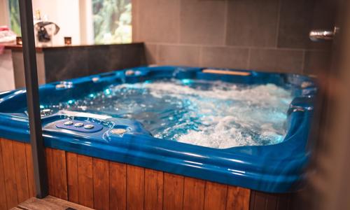 Jižní Čechy u CHKO Třeboňsko: Hotel Lucia *** se snídaněmi a neomezeným wellness + dárek a balíček slev
