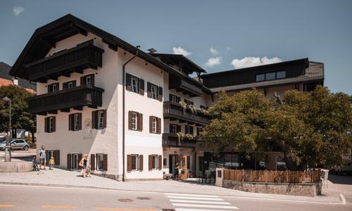 Jižní Tyrolsko v Hotelu Gasthof Jochele **** s polopenzí a wellness se 2 saunami a bazénem + úschovna kol