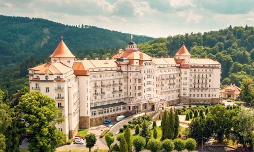 Karlovy Vary: Hotel Imperial ***** s polopenzí a neomezeným wellness (bazén, sauna a vířivka) + 3 procedury