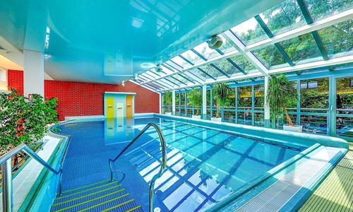 Karlovy Vary: Pobyt v Hotelu Royal Regent **** s polopenzí, neomezeným wellness centrem a až 7 procedurami