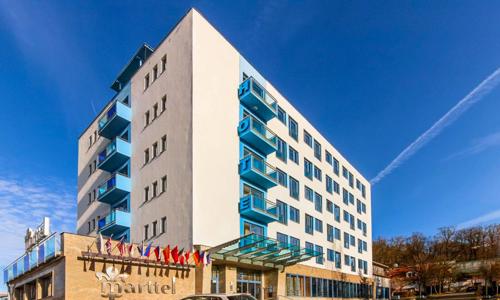 Karlovy Vary v blízkosti kolonád i lázní v Hotelu Marttel *** se snídaní a vstupenkou do dvou muzeí + sleva