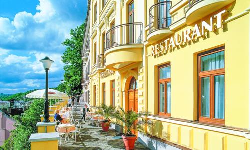 Karlovy Vary v centru: 4* Hotel Jean de Carro se snídaní a neomezeným vstupem do wellness + sleva na procedury
