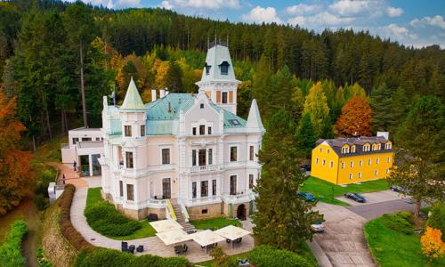 Karlovy Vary: Zámecký pobyt v Chateau Cihelny **** se snídaní či polopenzí, neomezeným wellness a masáží