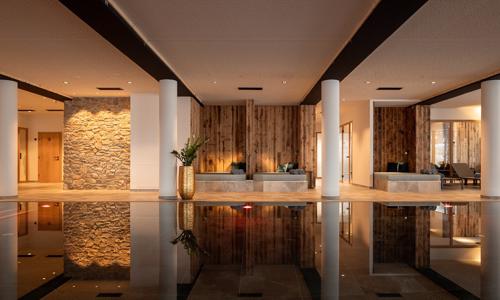 Kitzbühelské Alpy v ADEA Lifestyle Suites Fieberbrunn ****+ s polopenzí, přírodním koupáním, wellness, slevami