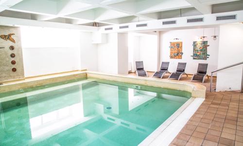Klatovy – vstupní brána Šumavy v Hotelu Centrál *** s neomezeným wellness (2 bazény, 2 sauny) a snídaní