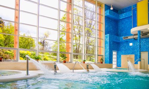 Konstantinovy Lázně: Hotel Jirásek *** s bazénem, solnou jeskyní, procedurami a polopenzí + kulturní akce