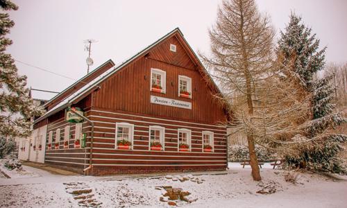 Krkonoše: Černý Důl u ski areálu a Stezky korunami stromů v Penzionu Čistá se snídaněmi + Prosecco neomezeně