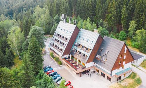 Krkonoše: Dovolená v Parkhotelu Harrachov *** se slevovou Harrachov Card a polopenzí + pivo a víno k večeři