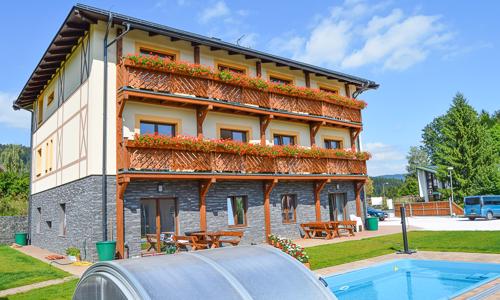 Krkonoše: Janské Lázně jen 2 km od Stezky korunami stromů v Residenci Ruth *** se snídaní, bazénem + wellness