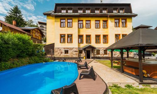 Krkonoše nedaleko Stezky korunami stromů v Penzionu Adélka *** se snídaní/polopenzí, saunou a dětským hřištěm