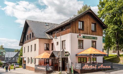 Krkonoše: Oblíbený Harrachov v Hotelu Anna *** s chutnou polopenzí + sleva na wellness Římské lázně a masáže