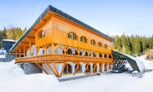 Krkonoše přímo u ski areálu: Špindlerův Mlýn v Hotelu Lesana *** s polopenzí, neomezeným wellness a kulečníkem