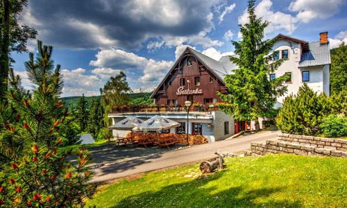 Krkonoše: Rokytnice nad Jizerou v Chatě Světlanka s polopenzí a vyžitím (šipky, hřiště...) + dětský koutek