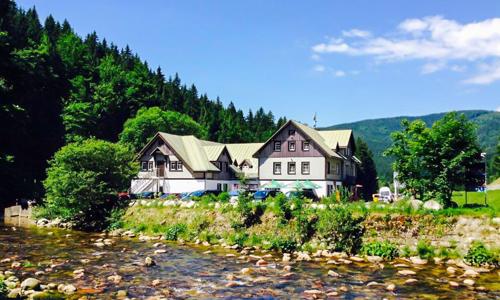 Krkonoše: Špindlerův Mlýn blízko aquaparku v Hotelu Hradec *** se snídaní/polopenzí, wellness a solnou jeskyní