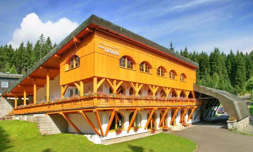 Krkonoše: Špindlerův Mlýn v Hotelu Lesana *** s polopenzí, neomezeným wellness (bazény, sauny) a kulečníkem