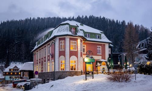 Krkonoše u sjezdovky: Pec pod Sněžkou v Hotelu Hořec **** se snídaní, vstupem do sauny a welcome drinkem