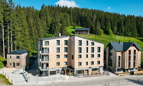 Krkonoše u výletních cílů: Pec pod Sněžkou v Hotelu Zelený potok **** se snídaní formou bufetu + láhev vína