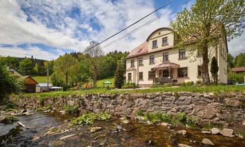Krkonošský národní park: Pobyt v horské Boudě Morava *** se snídaní/polopenzí + venkovní hřiště a úschovna kol