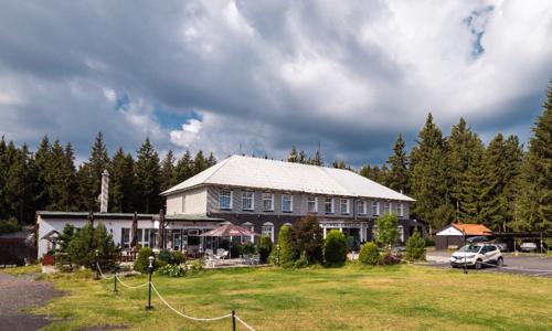 Krušné hory: Jáchymov u Božídarského rašeliniště v Hotelu Berghof *** s polopenzí + kulečník a vyžití pro děti