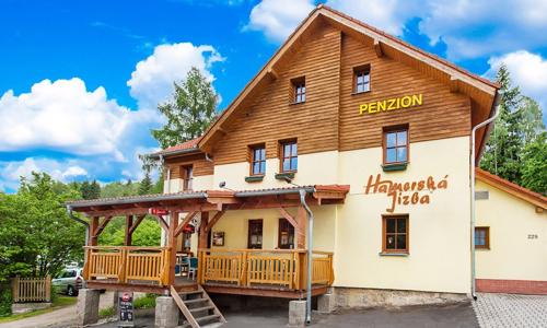 Krušné hory nedaleko Klínovce a Karlových Varů: Dovolená v Penzionu Hamerská Jizba s chutnou polopenzí