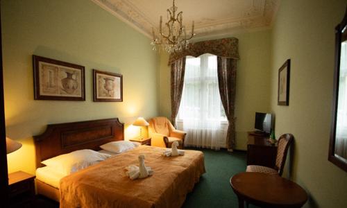 Lázeňské město Karlovy Vary přímo u kolonád a památek: Pobyt v Hotelu Ester **** se snídaněmi formou bufetu
