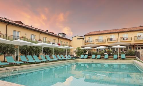 Lazise u jezera a atrakcí: 4* Leonardo Hotel Lago di Garda – Wellness and Spa s polopenzí, bazény a saunami