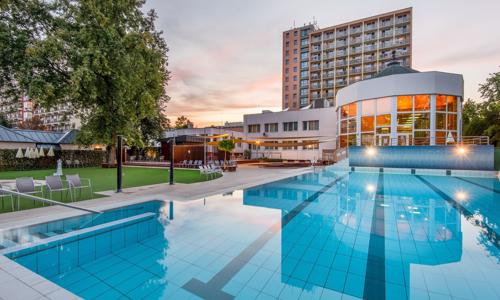 Lázně Hajdúszoboszló: Relaxace v Hotelu Barátság *** s termálním wellness s bazény a saunami + polopenze