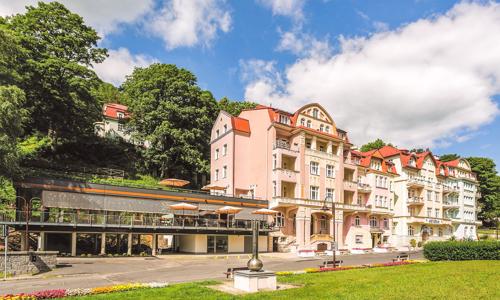 Lázně Jáchymov: Hotel Astoria *** s polopenzí a vstupem do lázeňského centra (bazény, vířivka, solná jeskyně)