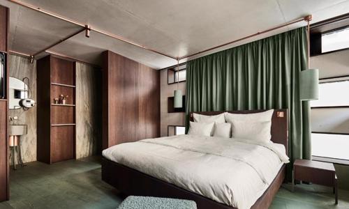 Letní dovolená v Alpách: Historický Brixen ve 4* Boutique Hotel Badhaus se snídaní + slevová karta Guest Pass