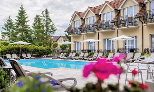Letovisko Rewal na břehu Baltského moře: Hotel Alcest *** přímo u pláže se snídaní a wellness (bazén, vířivka)