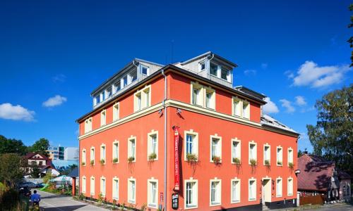 Liberec blízko Ještědu v Pytloun Wellness Travel Hotelu *** se snídaní, bazénem, vířivkou a saunami + tapas