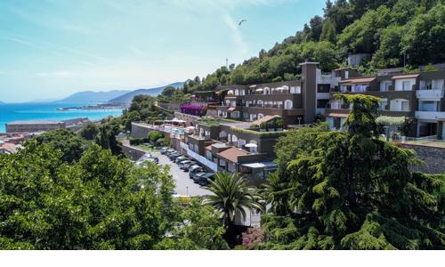 Ligurské moře 10 minut od pláže: Dovolená v Residenci Sant'Anna s bazénem a soukromou pláží + dětské hřiště