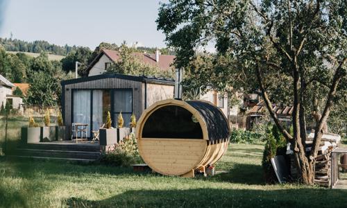 Liptov: Nevšední pobyt v Bungalov & Tinyhouse na liptovskom vidieku se snídaněmi, saunou a bazénem + hřiště