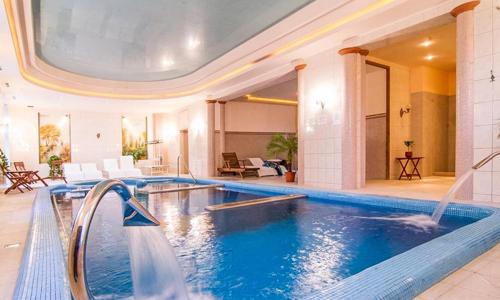 Maďarsko blízko lázní na zámku Batthyány Kúria **** s neomezeným termálním wellness, polopenzí a animacemi