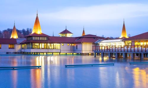 Maďarsko: Hévíz 200 m od termálního jezera v Penzionu Auróra Vendégház se snídaní + vstup do jezerních lázní