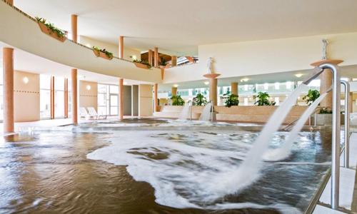 Maďarsko: Martfű Hotel Thermal SPA ***superior propojený s lázněmi + polopenze a neomezené termály a wellness