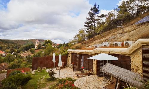 Maďarsko: Pobyt v jeskynním pokoji v Sirocave Barlang Apartmanok se snídaní či polopenzí a wellness + aktivita