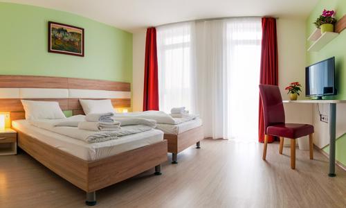 Maďarsko u břehu Balatonu: Balatonfüred v Hotelu Pallone se snídaněmi formou bufetu + parkování a WiFi zdarma