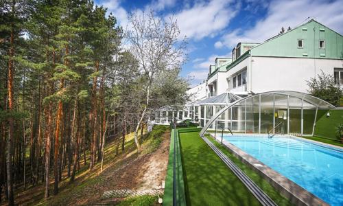 Maďarsko u termálů: Panoráma Hotel Noszvaj *** s wellness s panoramatickou vířivkou i saunami + polopenze
