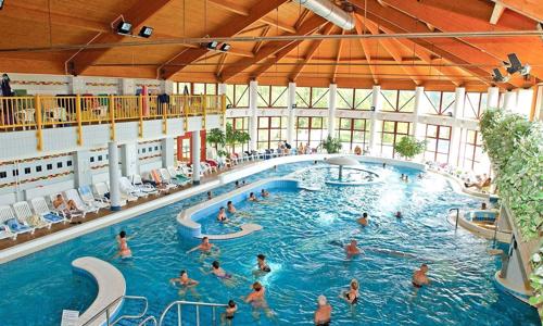 Maďarsko v Hotelu Forrás *** Zalakaros se vstupem do termálních lázní (100 m), polopenzí a vyžitím pro děti