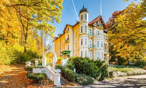 Mariánské Lázně nedaleko centra: Pobyt v historickém B&B Villa Hotelu *** se snídaní formou bufetu + kolárna