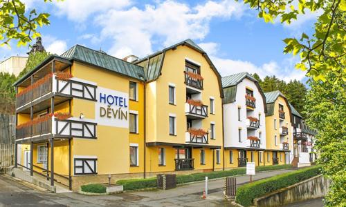 Mariánské Lázně: Pobyt ve Spa Hotelu Děvín **** s polopenzí, saunou a vstupenkou do bazénu + procedury