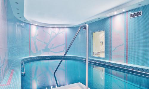Mariánské Lázně přímo v centru v Hotelu Sun Palace Spa & Wellness **** s krytým bazénem, saunou a polopenzí